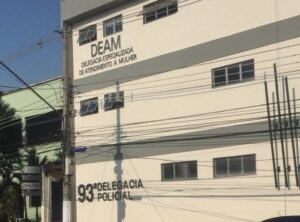 Homem agride mulher na vila rica