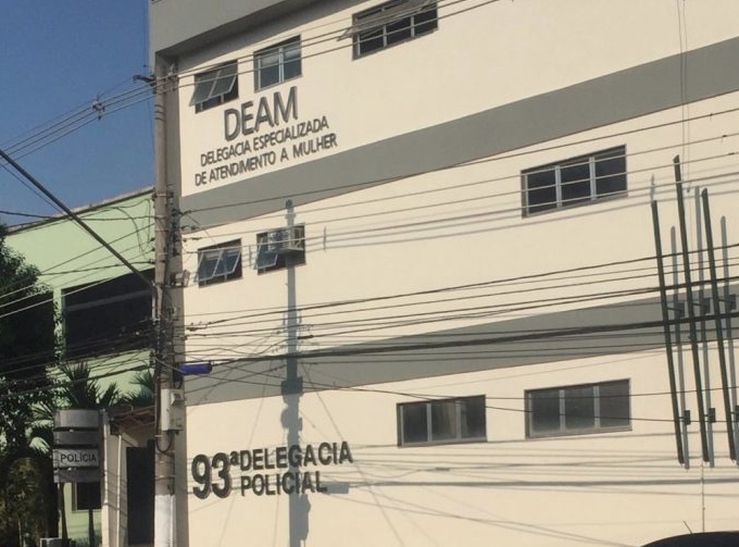 Homem agride mulher na vila rica