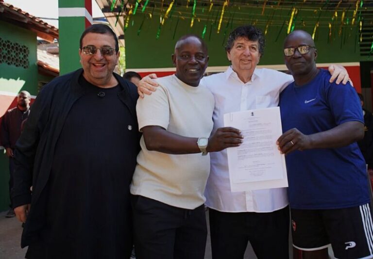 Prefeitura de Volta Redonda entrega revitalização de campo e inaugura área gourmet no Monte Castelo