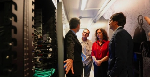 Eduardo Paes visita laboratório que abriga o supercomputador mais potente da América Latina em Petrópolis