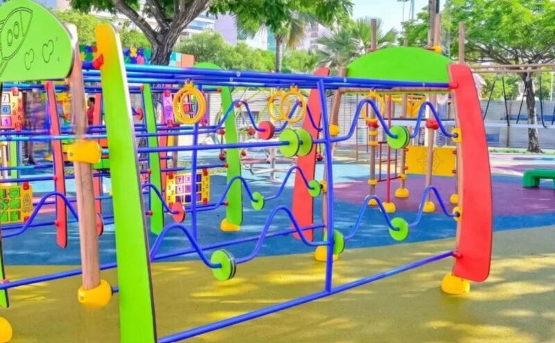 Lei de Rodrigo Furtado prevê espaços sensoriais inclusivos em praças e parques de Volta Redonda para crianças com autismo e outras deficiências sensoriais.