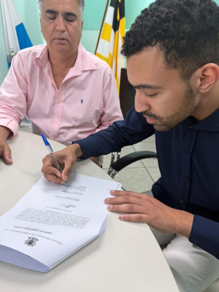 Novos concursados tomam posse na cmvr